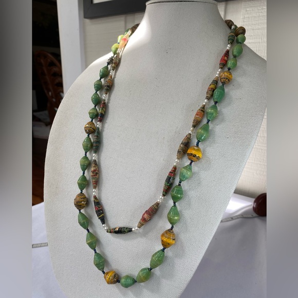 Two paper bead necklaces - Picture 2 of 4